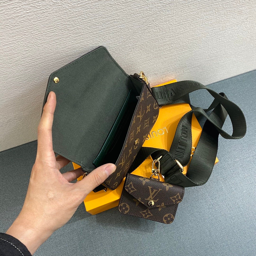 Lv Size:17*9.6*3.5cm pochette