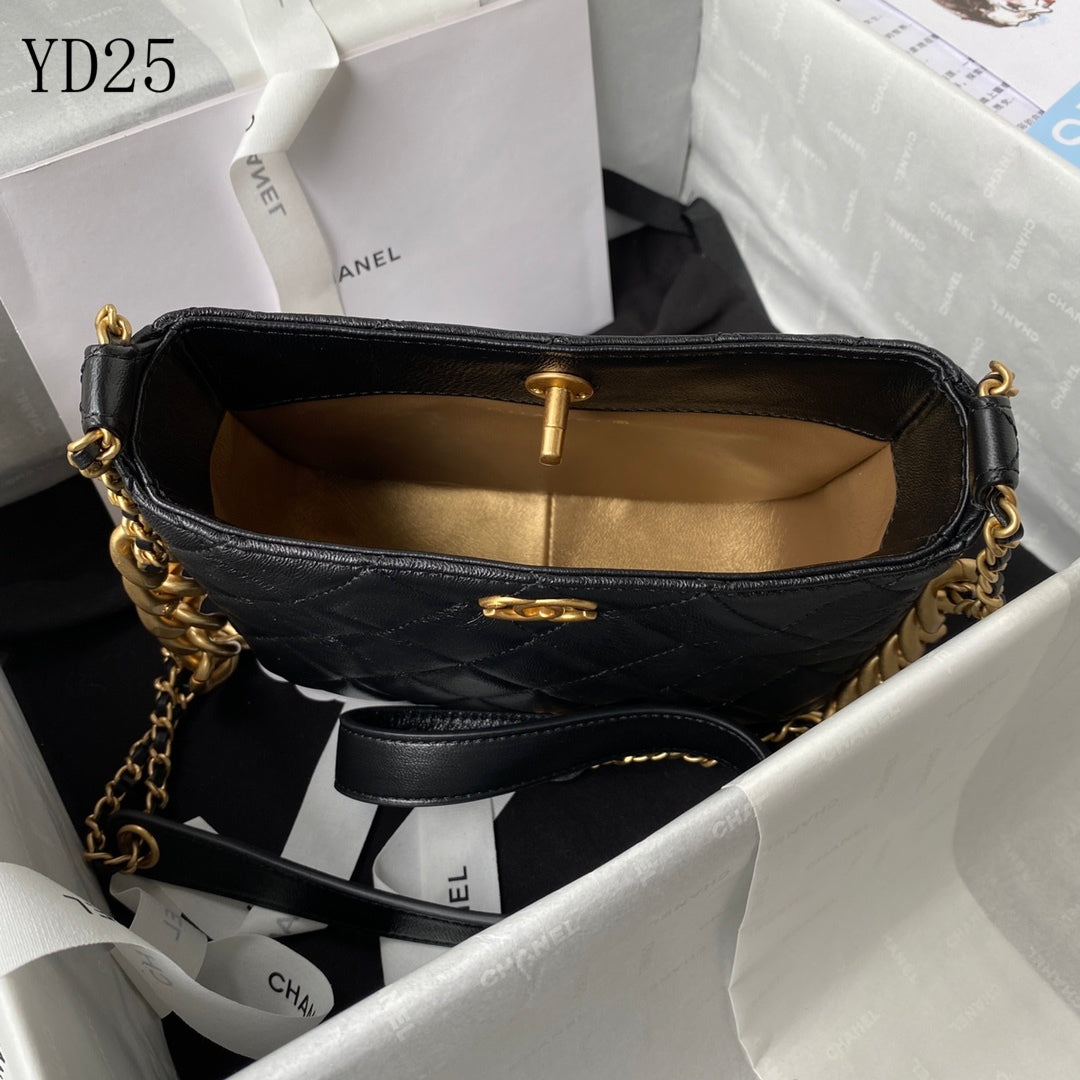C h a n e l black 16cm