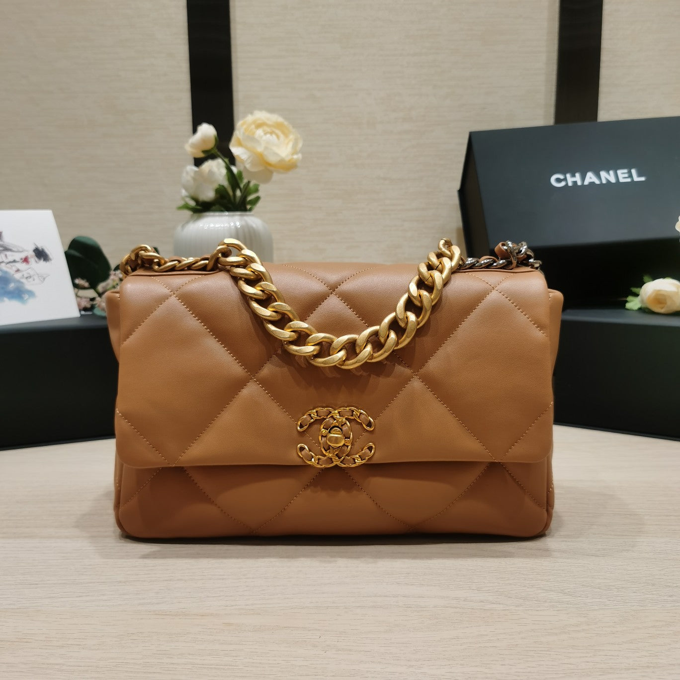 C h a n e l brown 20  30 10(cm)