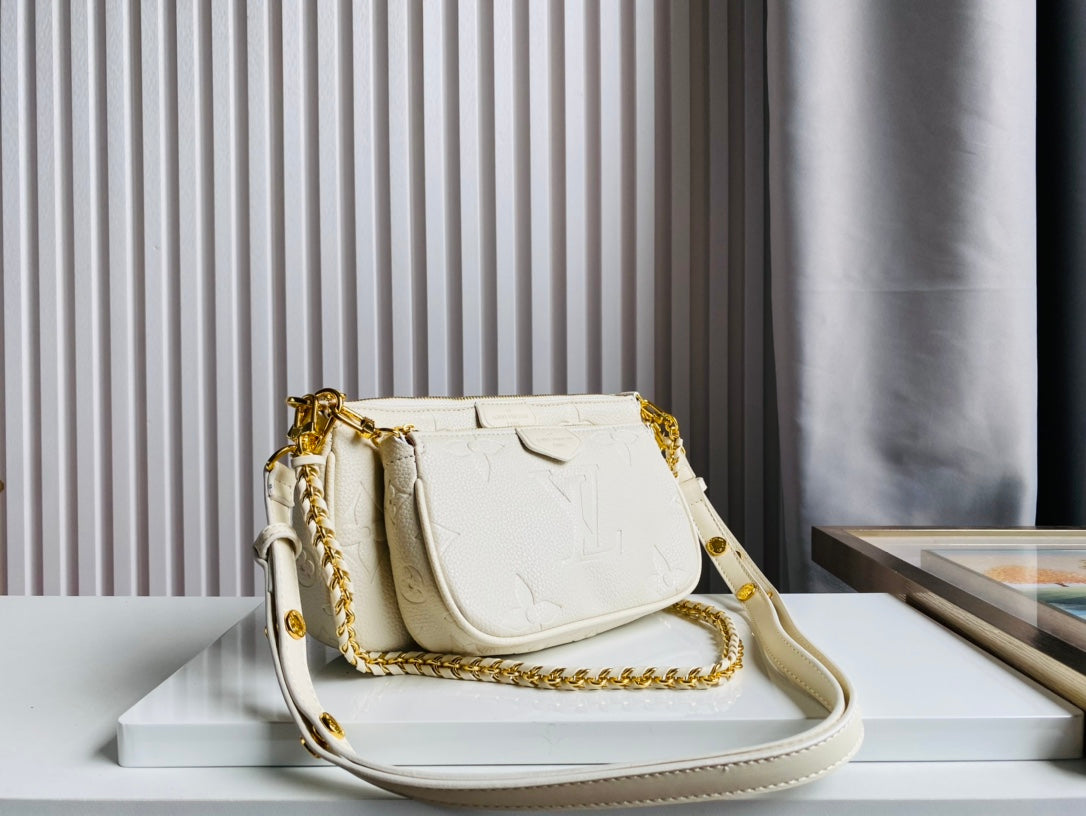 Lv pochette new white