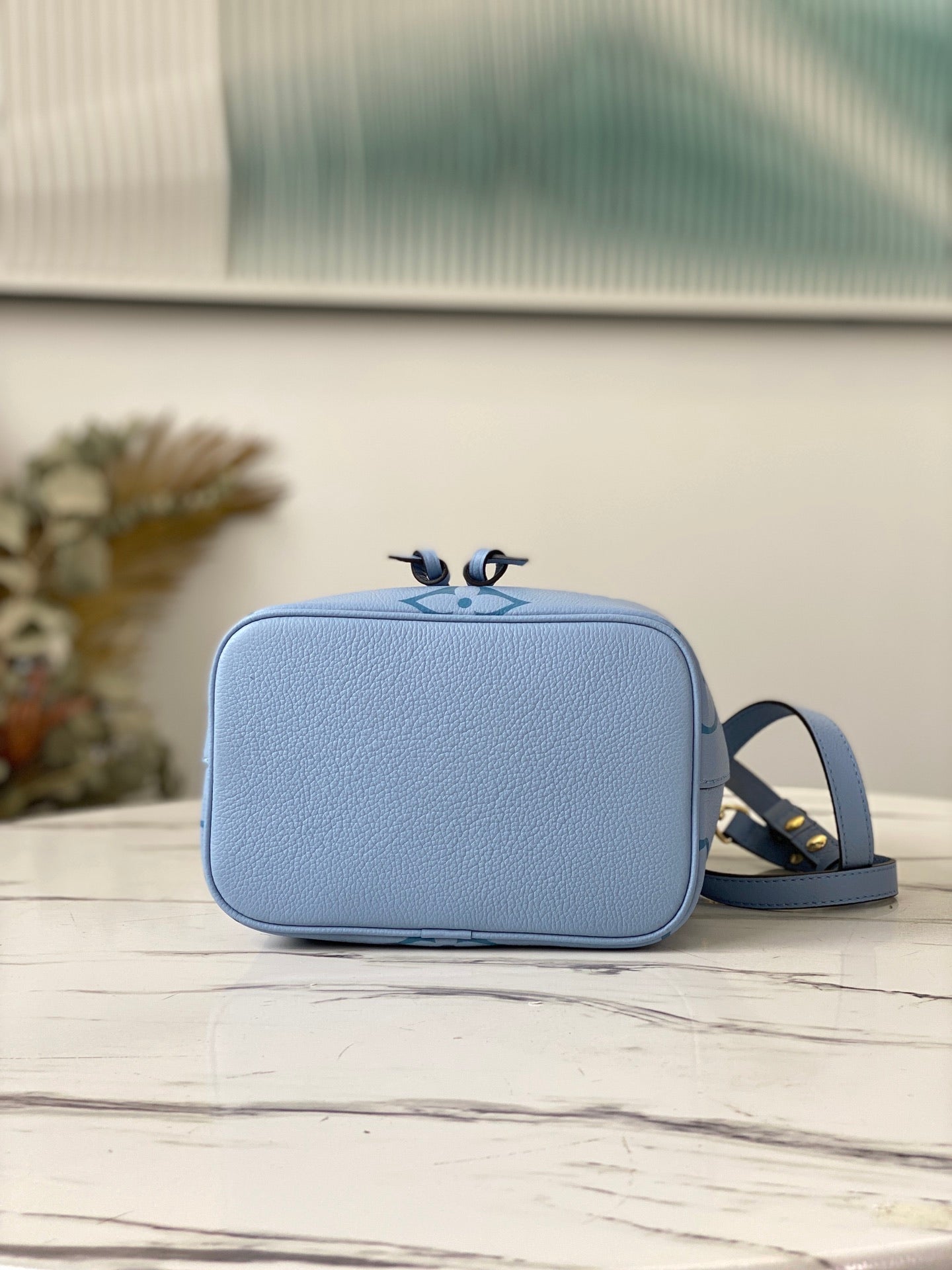 Lv giant blue