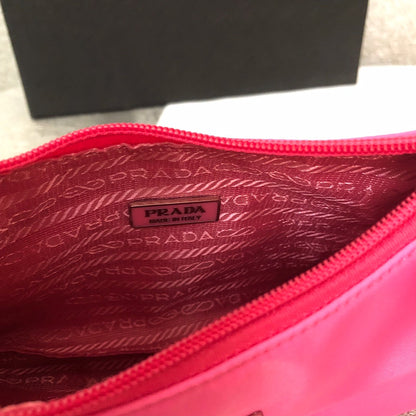 P r a d a nylo pink