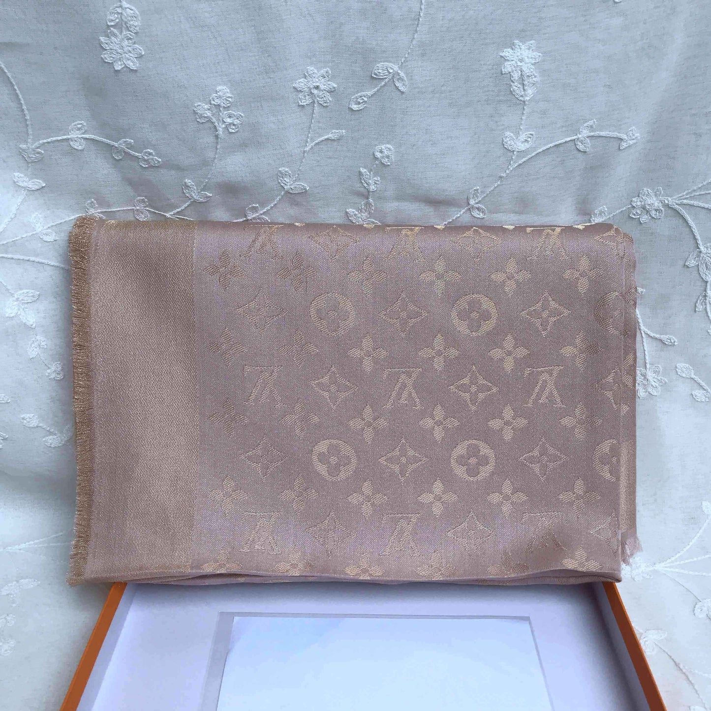Lv scarf 2