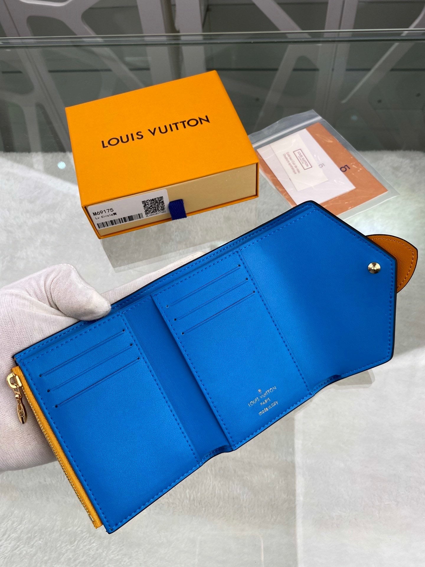 Lv wallet circle