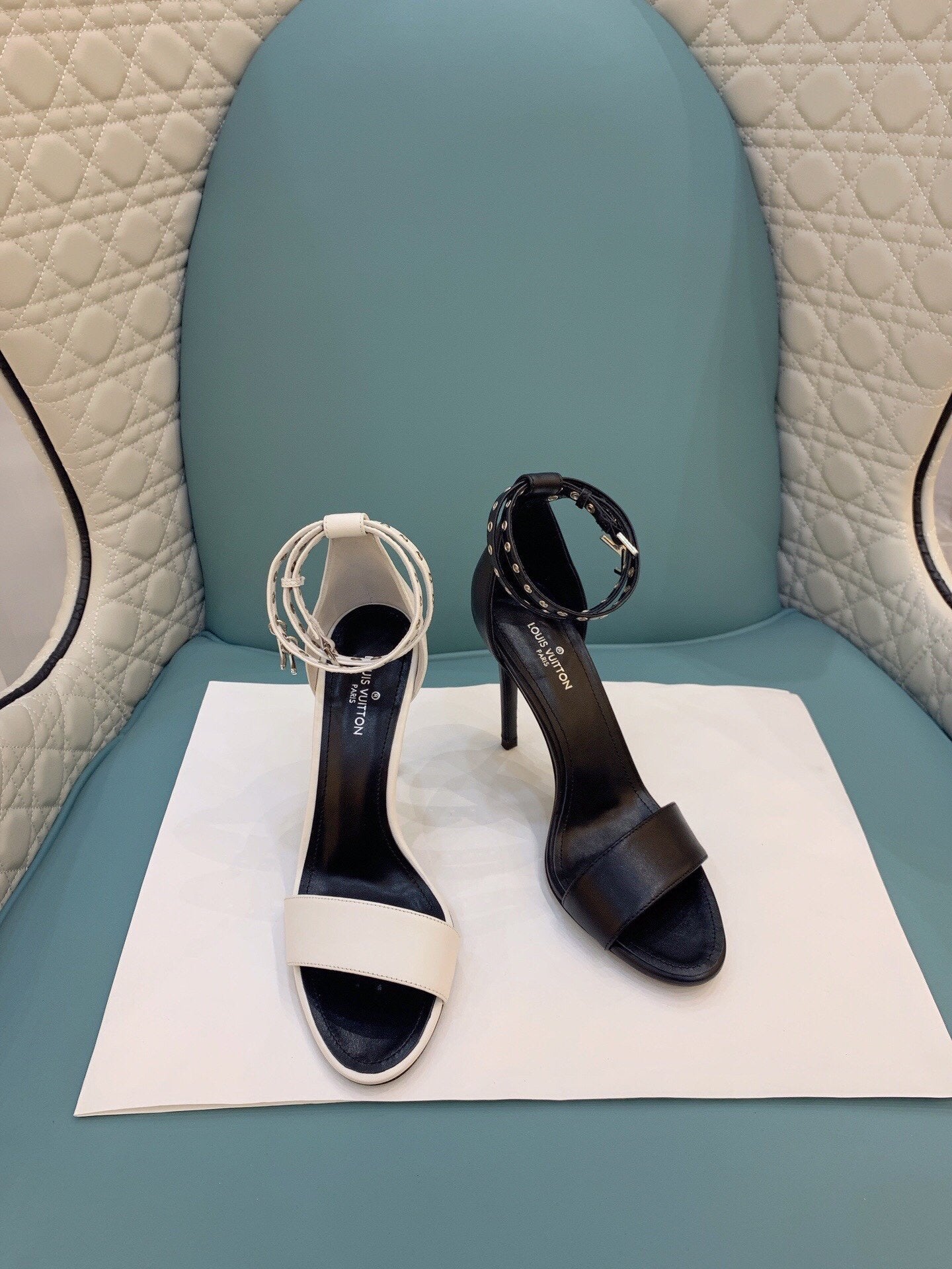 Lv b/w heels