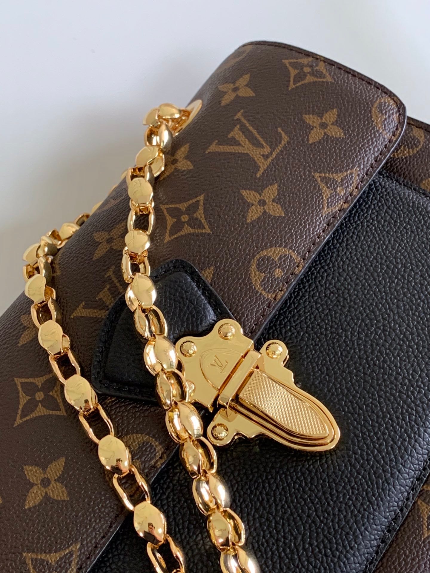 Monogram Lv